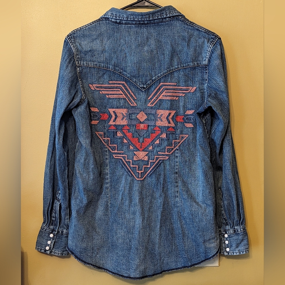 Women's Wrangler Embroidered Southwestern Denim Pearl Snap Shirt M